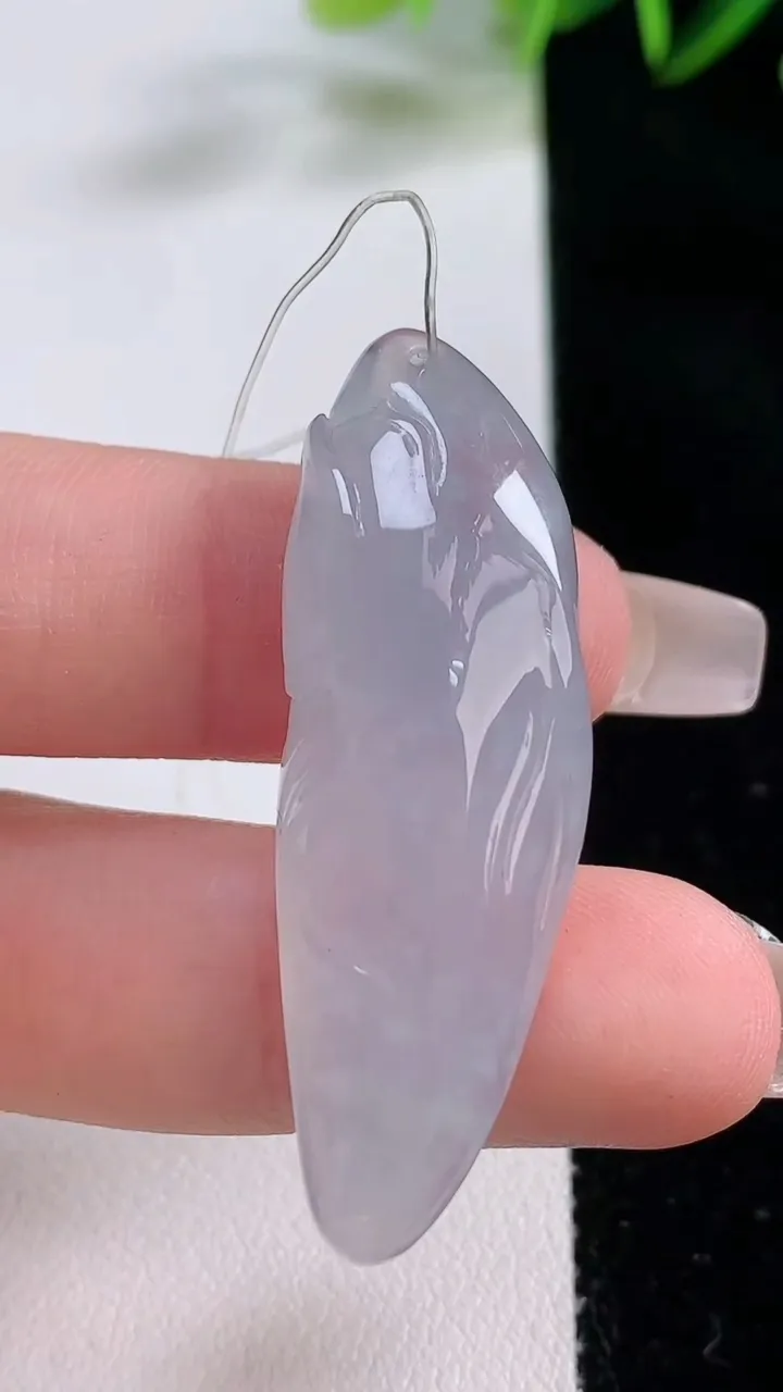 天然A货翡翠原石吊坠，尺寸44-15-11，重:10.94g
12月21日