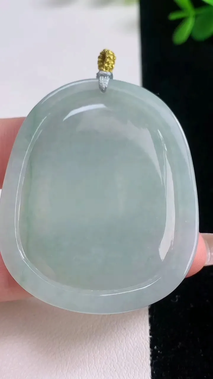 天然A货翡翠山水地藏王菩萨吊坠，尺寸50-41.8-4.5，重量:21.58g
12月21日