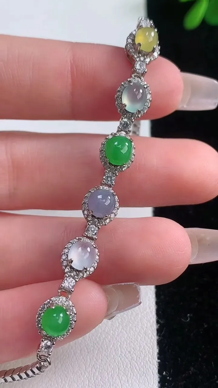 天然A货翡翠蛋面手链，尺寸5.4-4.6，重量:6.13g
12月21日