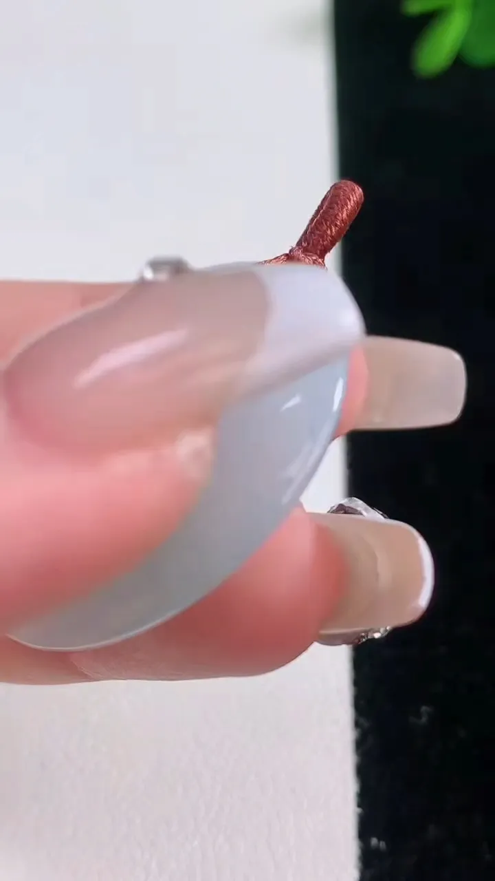 天然A货翡翠平安扣吊坠，尺寸31.7-5.8，重量:13.39g
12月21日