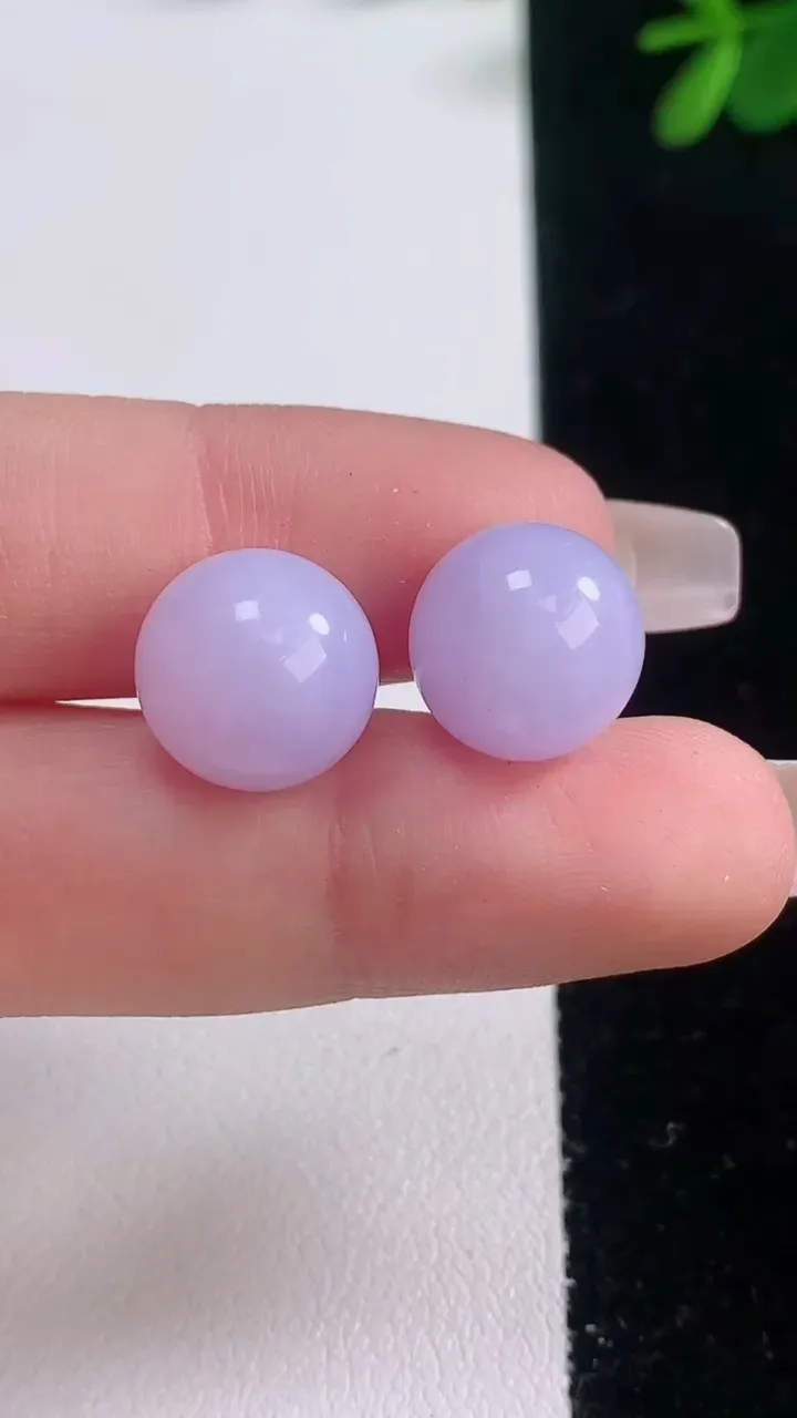 天然A货翡翠紫罗兰圆珠镶嵌件一对，尺寸12，重量:6.32g12月21日
工厂直销收藏佳品,种好水足