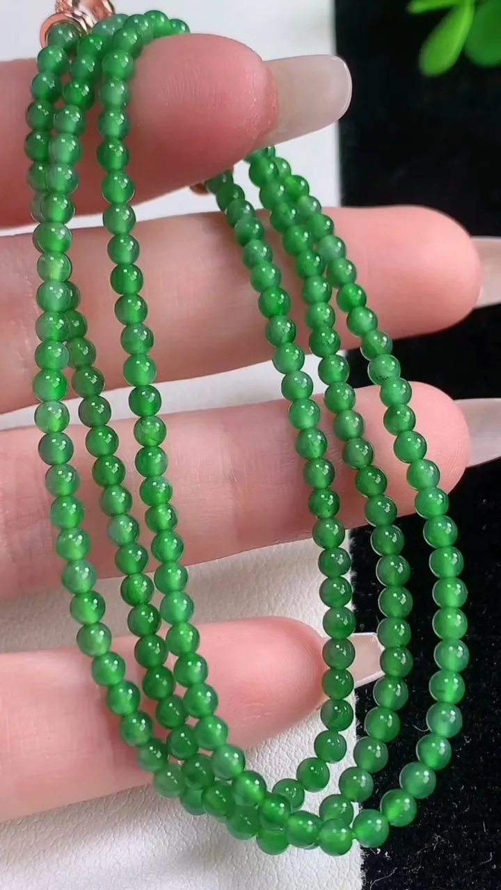 天然A货翡翠小米珠项链，尺寸2.9-179颗，重量:9.53g12月21日
工厂直销收藏佳品,种好水