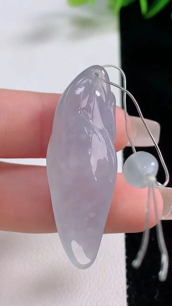 天然A货翡翠原石吊坠，尺寸44-15-11，重:10.94g
12月21日