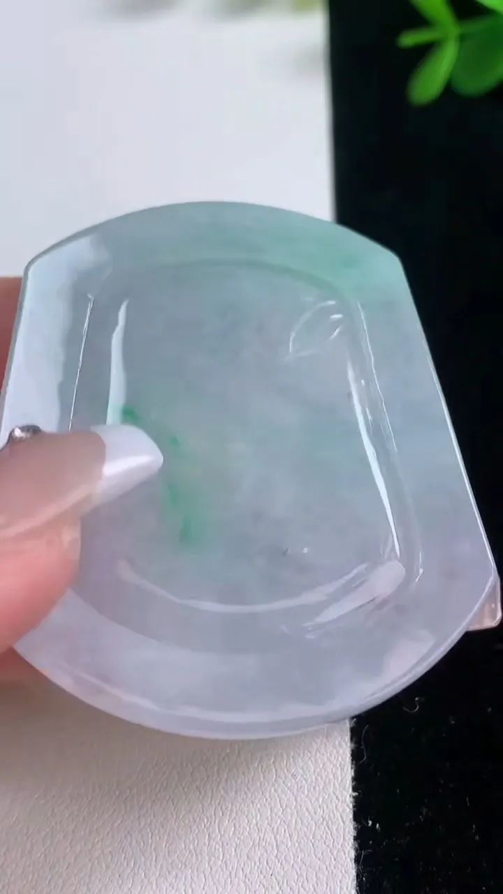 天然A货翡翠春带彩紫罗兰生肖蛇吊坠，尺寸54-46-4.8，重量:27.31g
12月21日