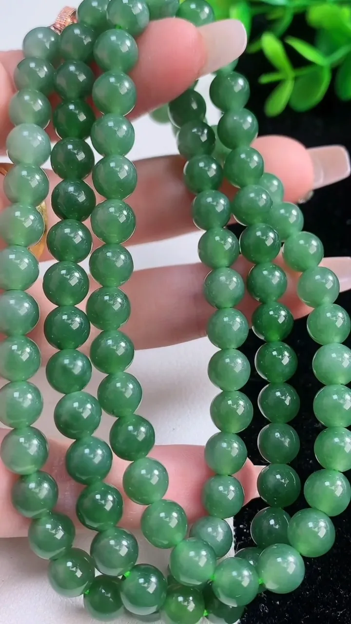 天然A货翡翠圆珠项链，尺寸6.9-96颗，重量:55.22g
12月21日