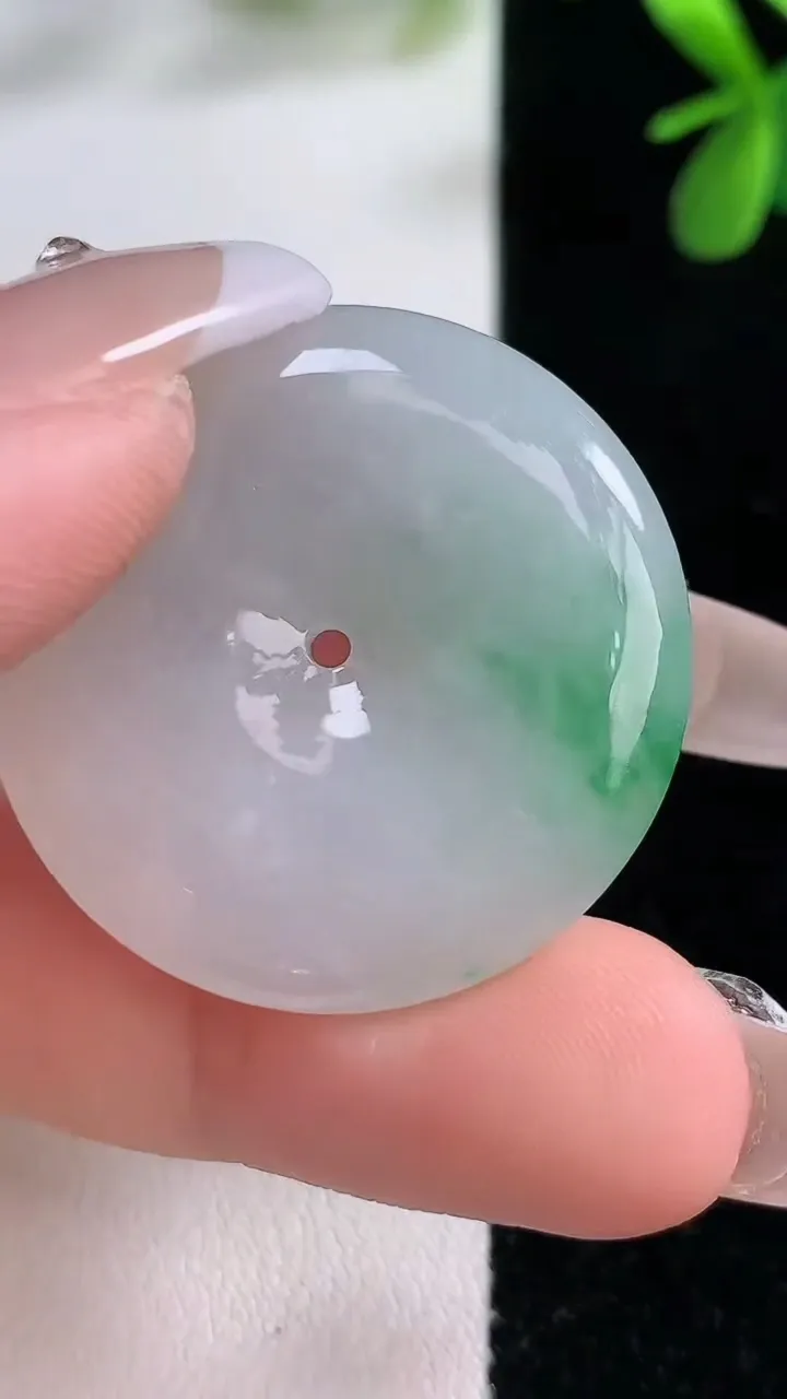 天然A货翡翠平安扣吊坠，尺寸31-5.8，重:11.49g
12月21日