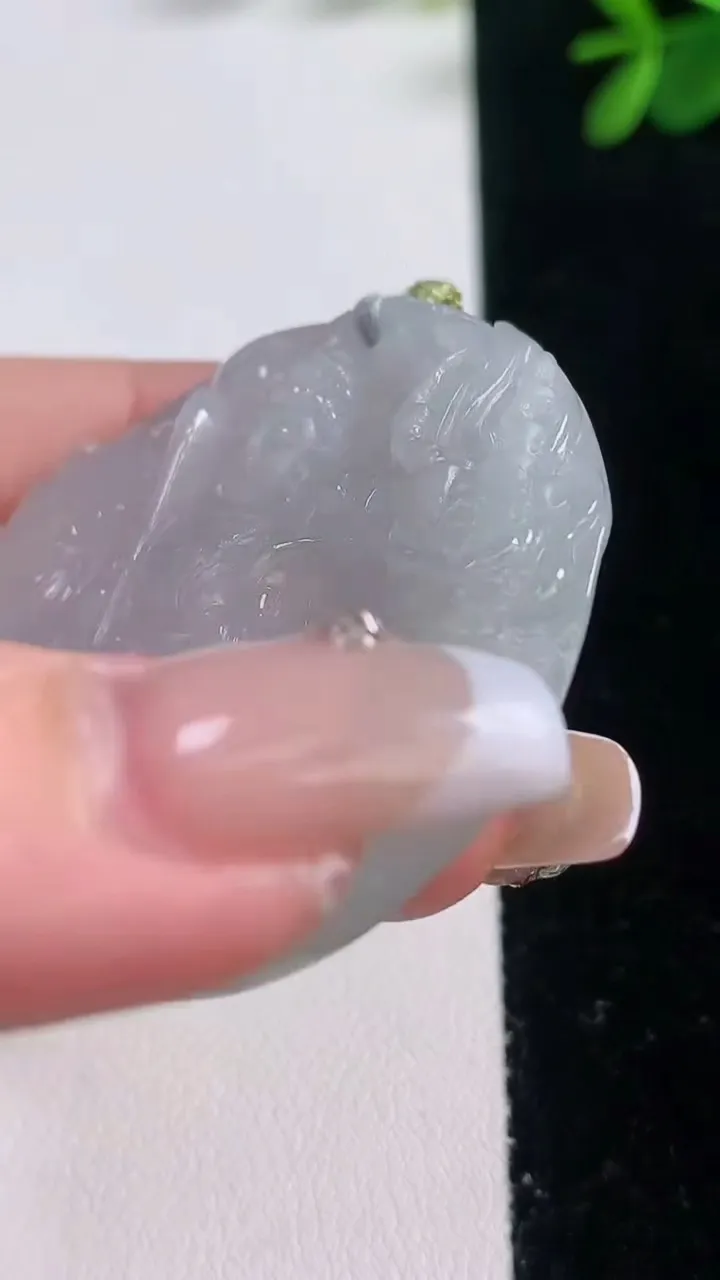 天然A货翡翠祥龙虚空藏菩萨吊坠，尺寸45-43.5-7.8，重量:26.64g
12月21日