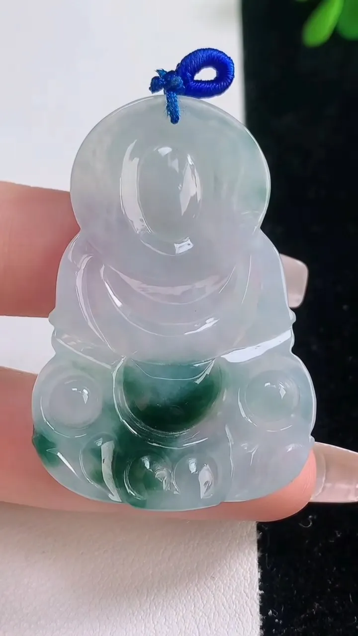 天然A货翡翠冰种飘花观音菩萨吊坠，尺寸47.6-32.5-5，重量:12.76g
12月21日