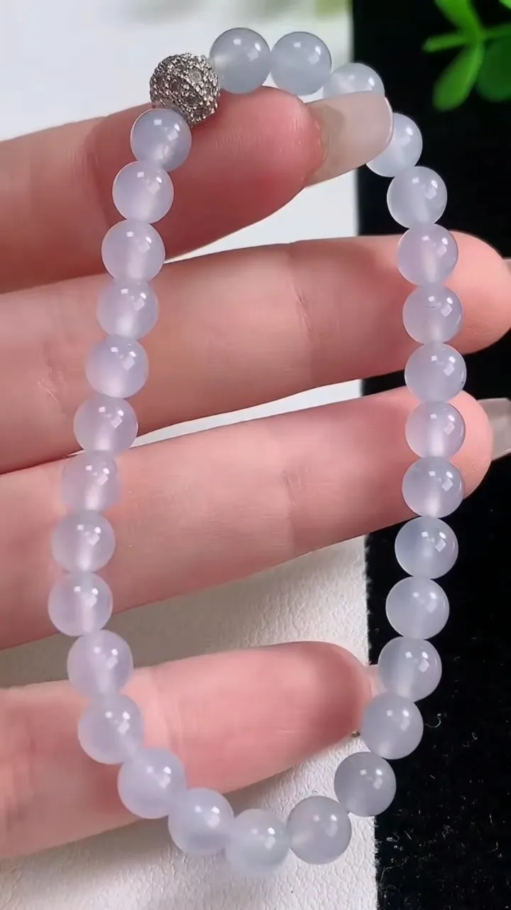 天然A货翡翠紫罗兰圆珠手串，尺寸5.4-30颗，重量:10.70g12月21日
工厂直销收藏佳品,种好水足，色泽均匀，有种有色，上手高大气！