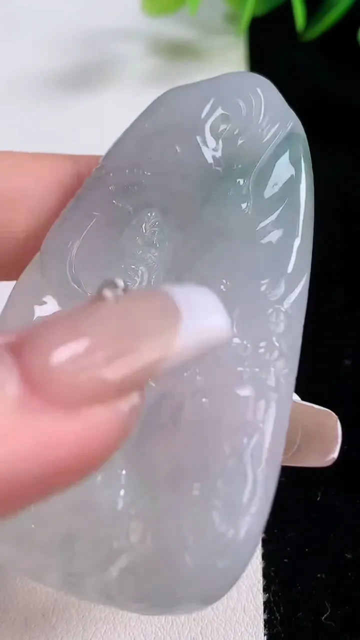 天然A货翡翠飘花普贤菩萨吊坠，尺寸63.4-42.5-4.4，重:35.20g
12月21日