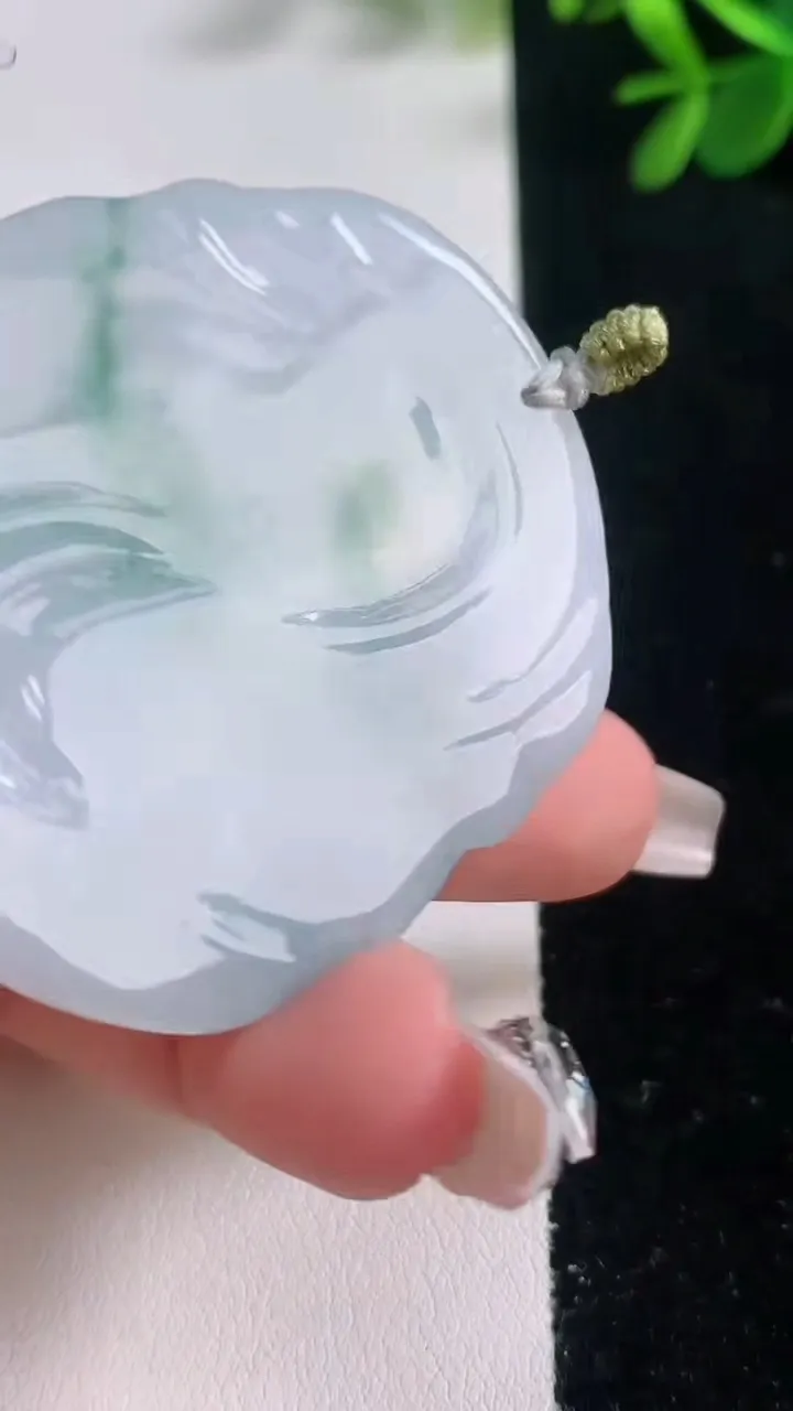 天然A货翡翠飘花文殊菩萨吊坠，尺寸49.8-43.8-5.5，重量:25.11g
12月21日