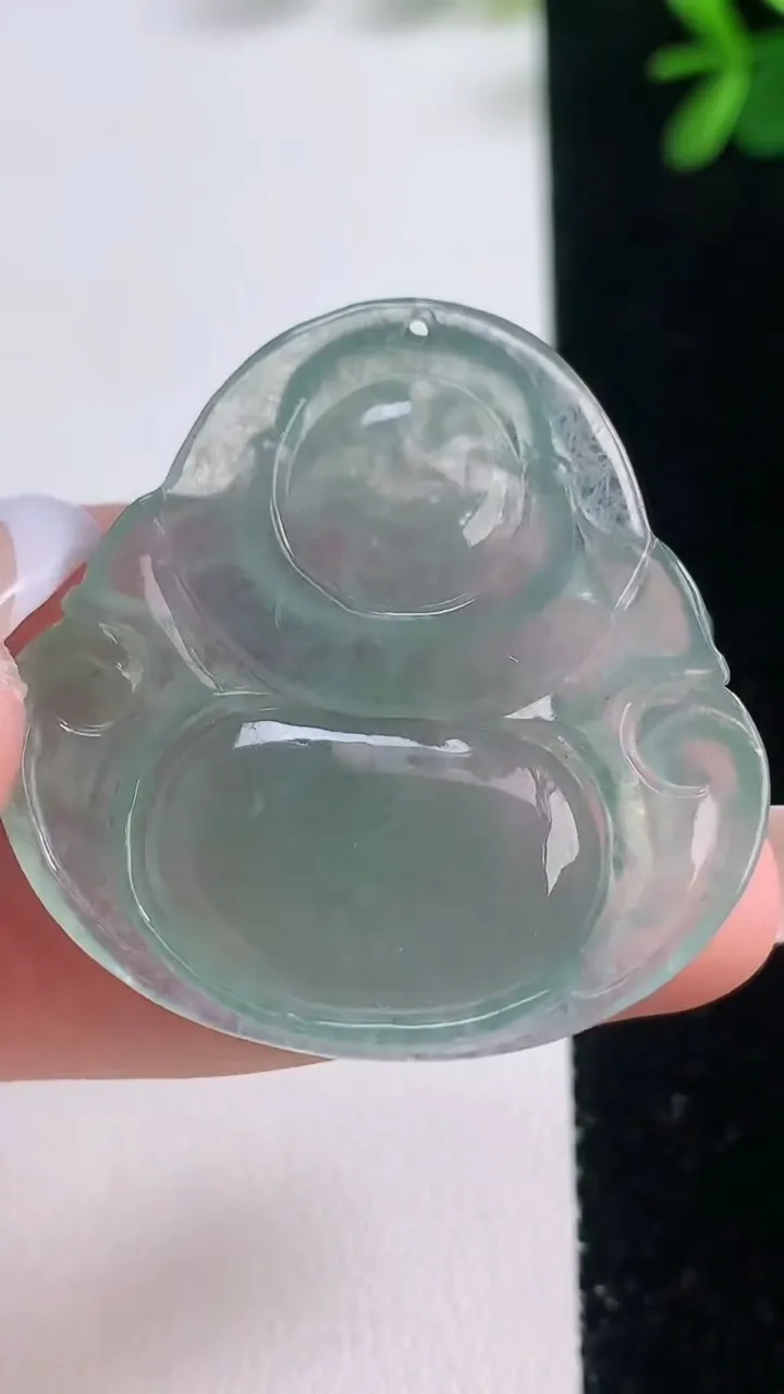 天然A货翡翠佛公吊坠，尺寸37.6-37.8-5.7，重量:12.60g
12月21日