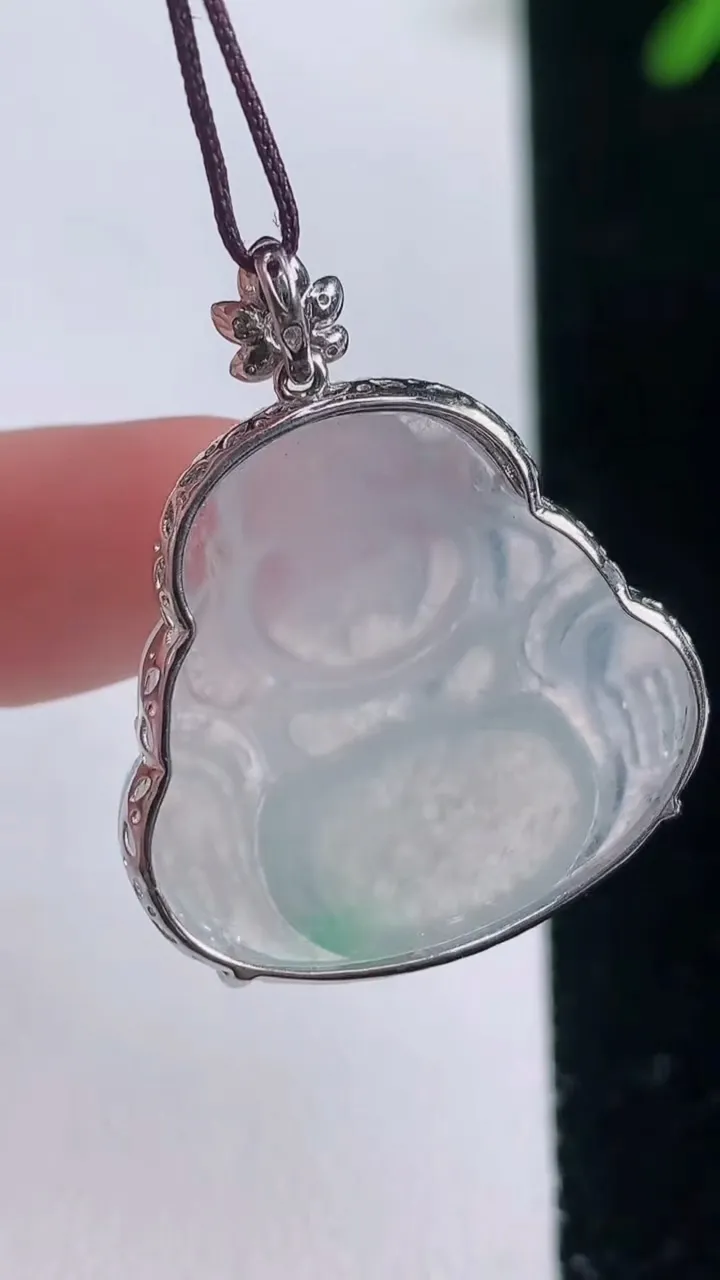 天然A货翡翠佛公吊坠，尺寸30.6-24.3-26-6.5，重量:5.56g
12月21日