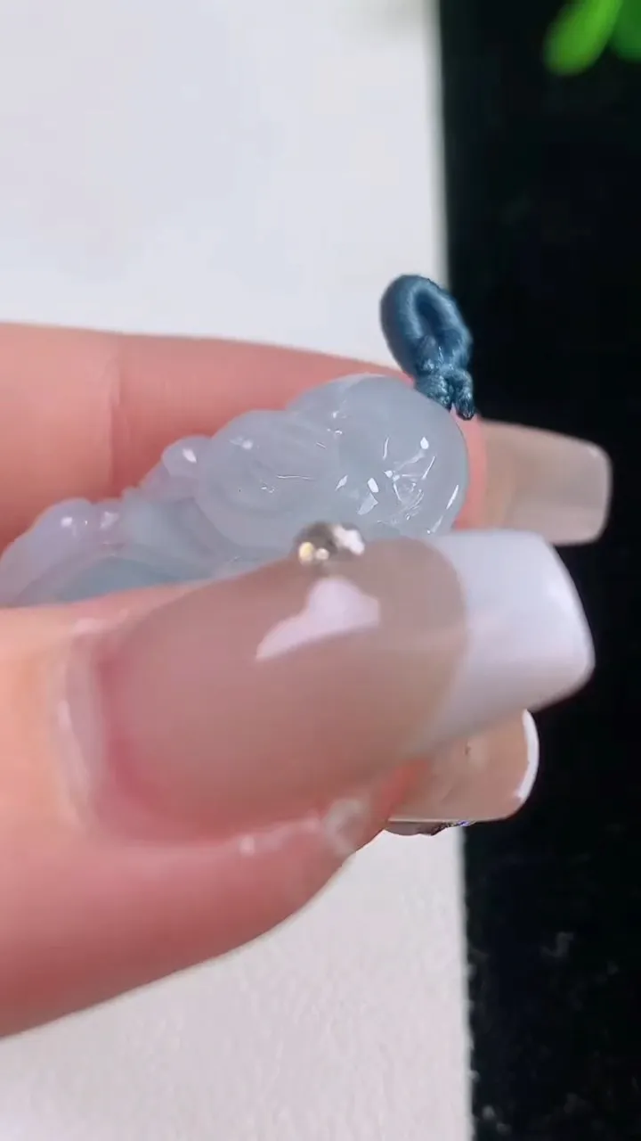 天然A货翡翠飘花佛公吊坠，尺寸29.6-31.4-5.5，重量:7.49g
12月21日