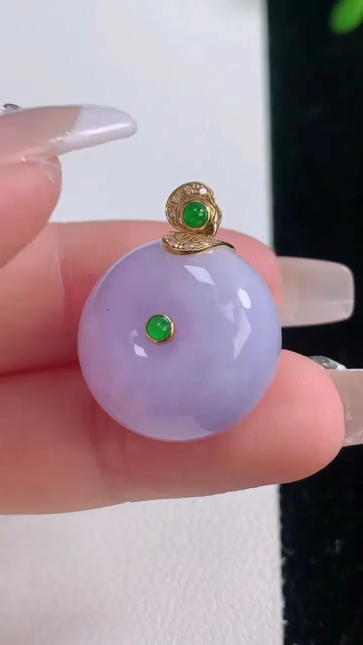 天然A货翡翠18K金紫罗兰路路通吊坠，尺寸18.8-12.3，重量:10.96g
12月21日