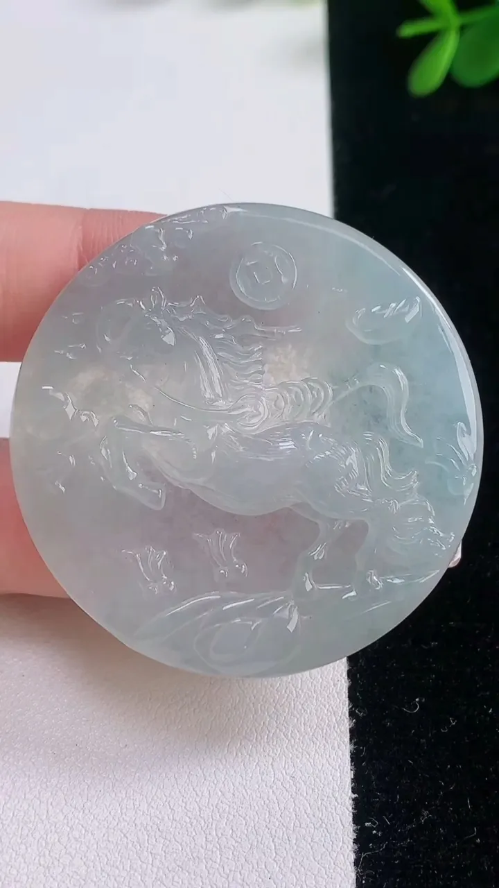 天然A货翡翠生肖马吊坠，尺寸46.3-5，重量:25.58g
12月21日