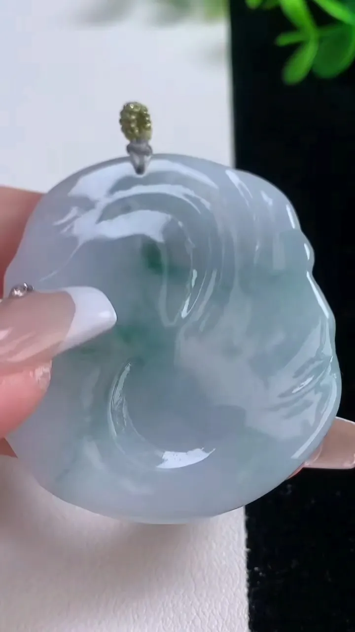 天然A货翡翠飘花文殊菩萨吊坠，尺寸49.8-43.8-5.5，重量:25.11g
12月21日