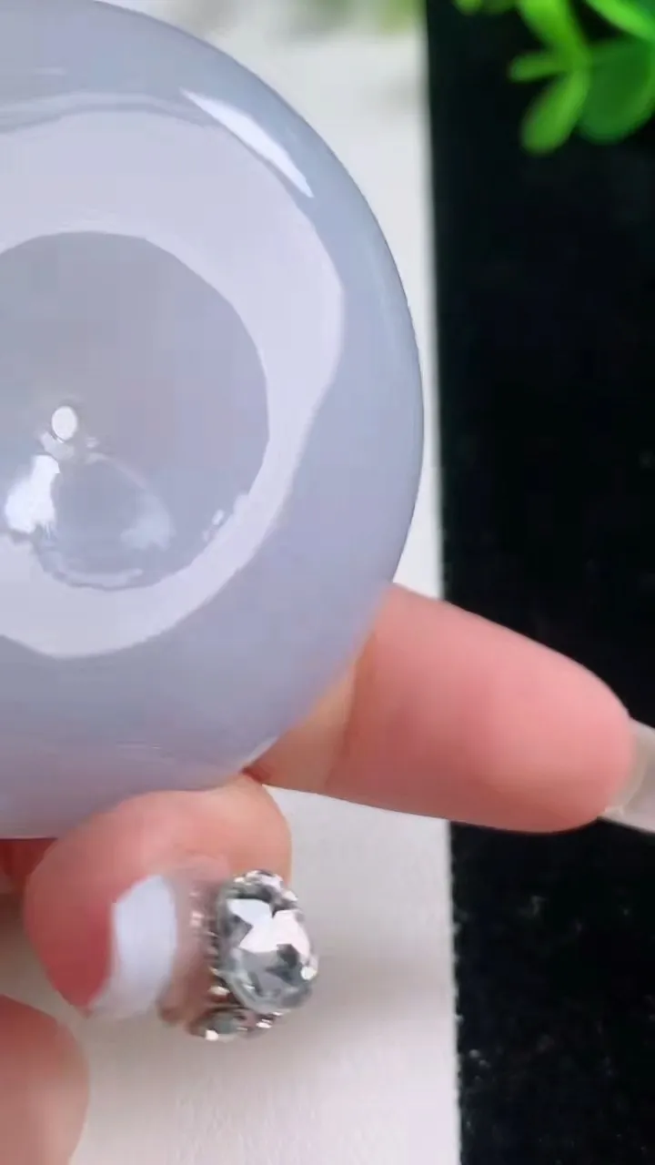 天然A货翡翠紫罗兰平安扣吊坠，尺寸50.3-11.2，重量:62.28g
12月21日