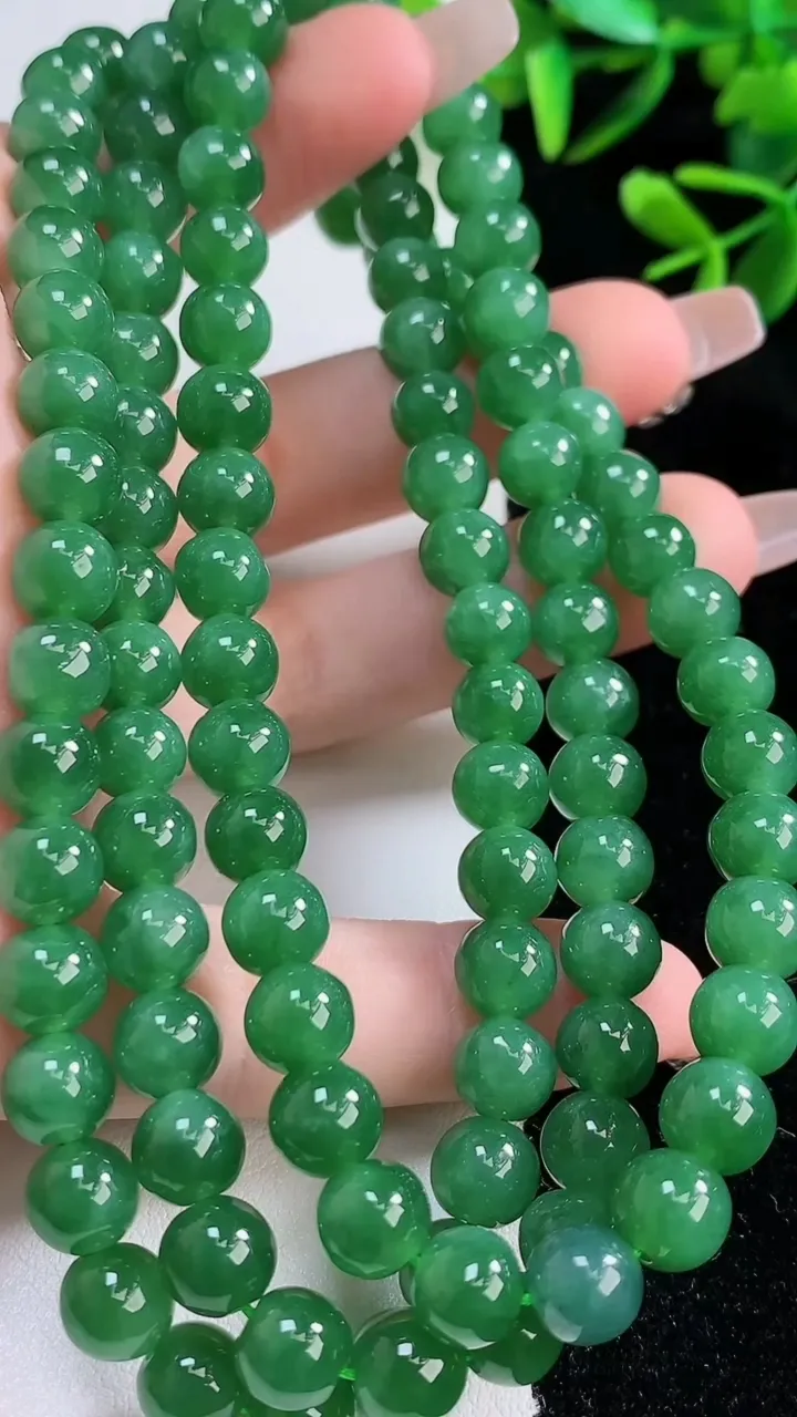 天然A货翡翠圆珠项链，尺寸7.3-108颗，重:74.75g12月21日
工厂直销收藏佳品,种好水足，色泽均匀，有种有色，上手高大气！