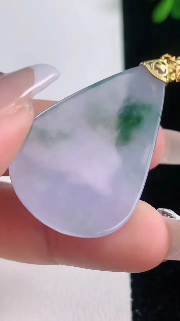 天然A货翡翠18K金紫罗兰飘花水滴吊坠，尺寸38.4-25.2-8.2，重量:13.27g
12月21日