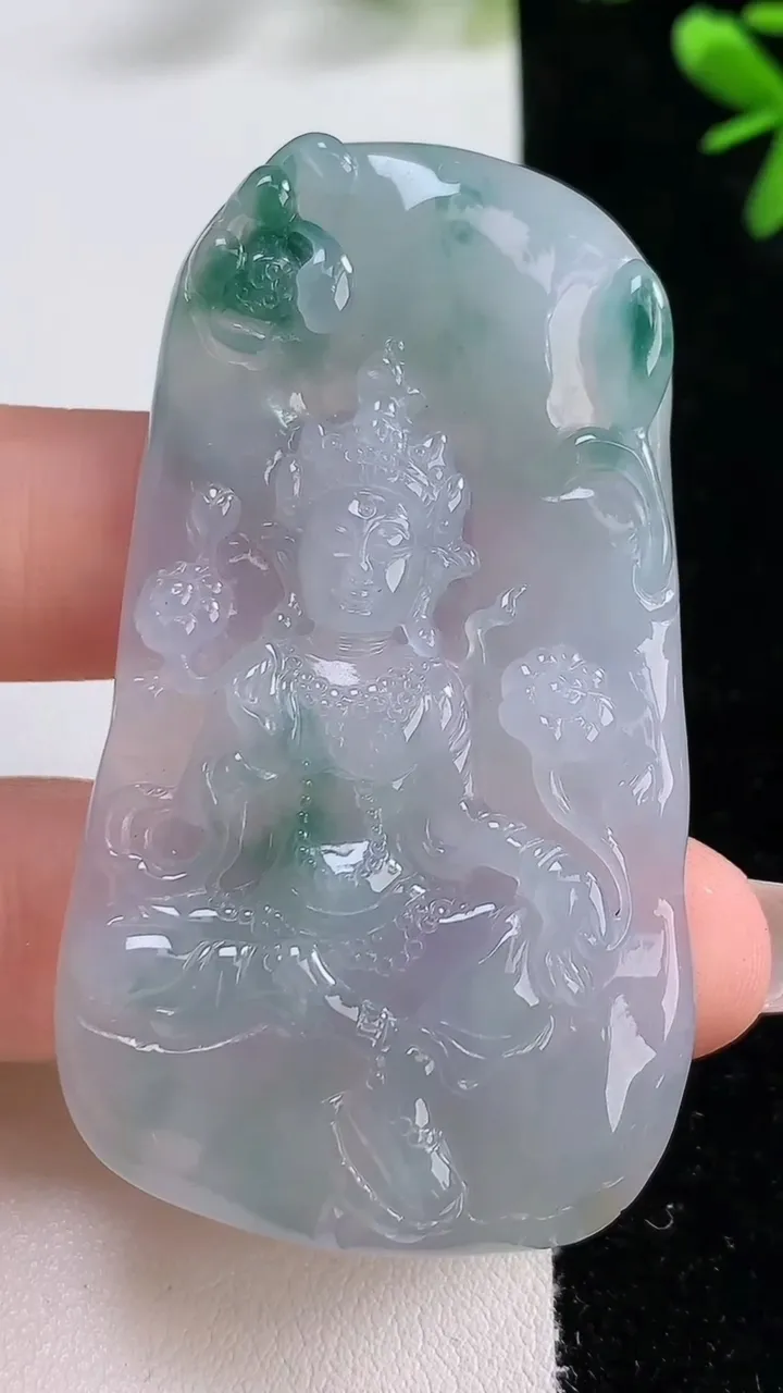 天然A货翡翠飘花大势至菩萨吊坠，尺寸61.8-34.8-6.8，重:28.20g
12月21日