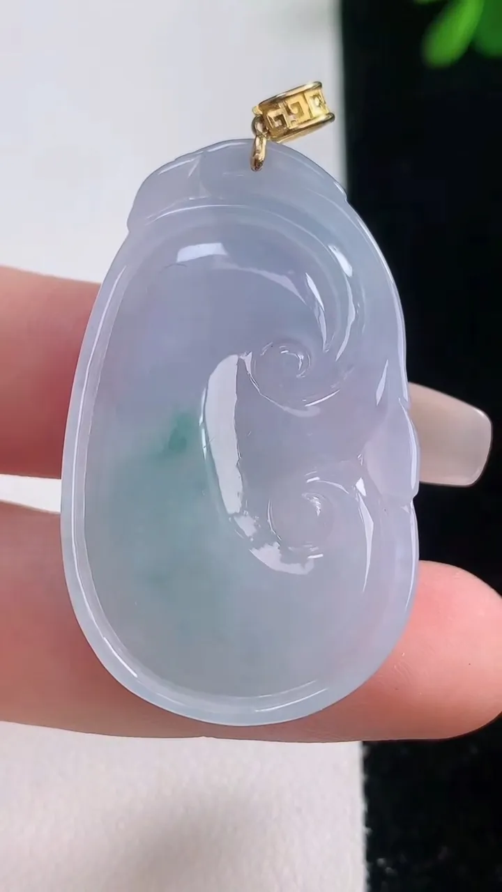 天然A货翡翠18K金紫罗兰飘花如意吊坠，尺寸40.6-24.2-5，重量:10.33g
12月21日