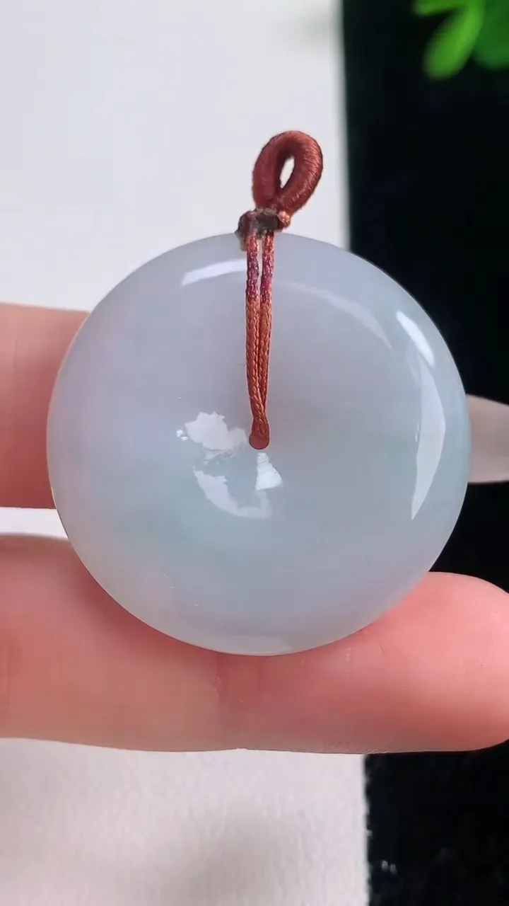 天然A货翡翠平安扣吊坠，尺寸31.7-5.8，重量:13.39g
12月21日