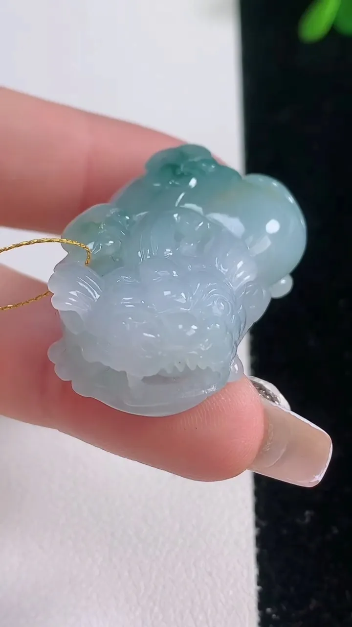 天然A货翡翠飘花貔貅吊坠，尺寸34.7-22.5-11.6，重量:20.21g
12月21日