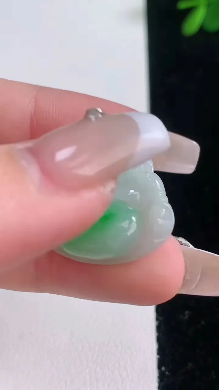 天然A货翡翠佛公吊坠，尺寸22.4-24.7-4.7，重量:3.99g
12月21日