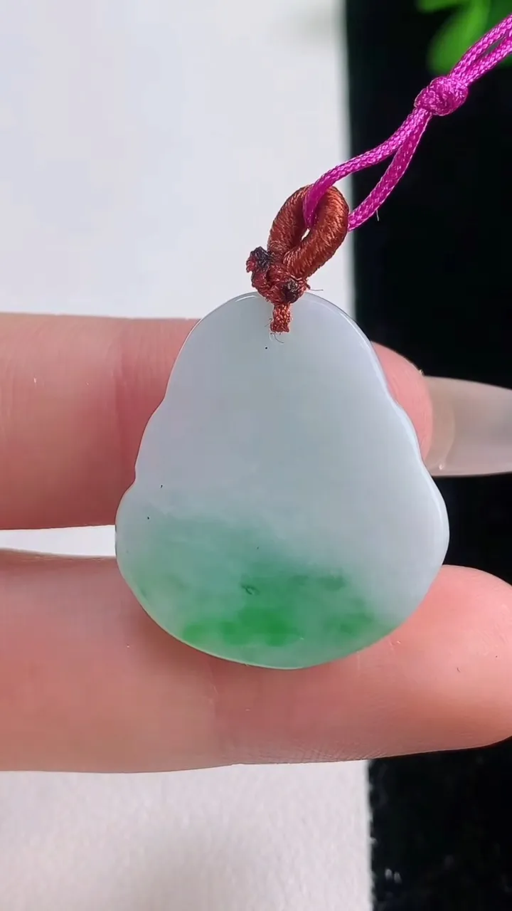 天然A货翡翠佛公吊坠，尺寸25.8-22.6-5.3，重量:5.41g
12月21日