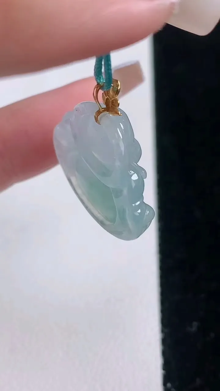 天然A货翡翠种飘花佛公吊坠，尺寸19.3-22.8-5.9，重量:3.88g
12月21日