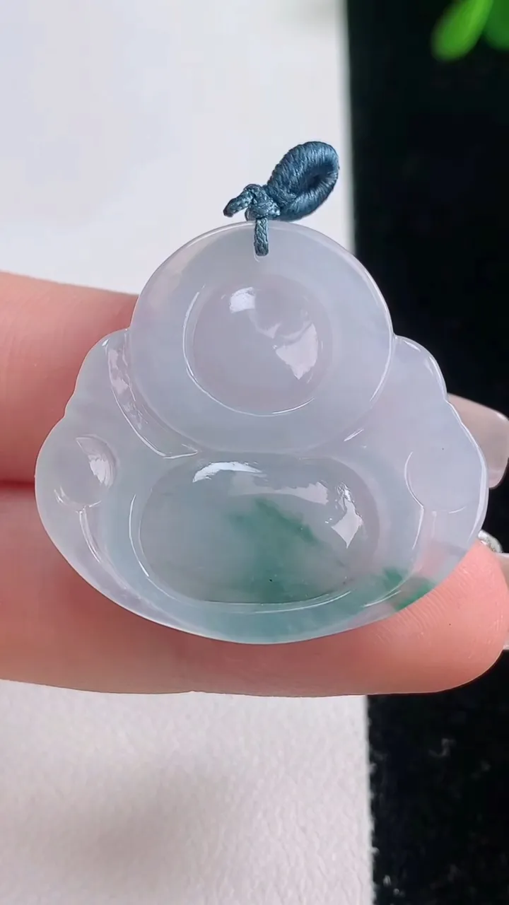 天然A货翡翠飘花佛公吊坠，尺寸29.6-31.4-5.5，重量:7.49g
12月21日