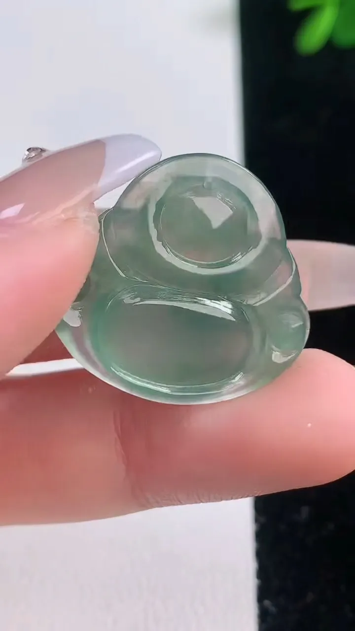 天然A货翡翠佛公吊坠，尺寸23.4-26-5，重量:4.51g
12月21日