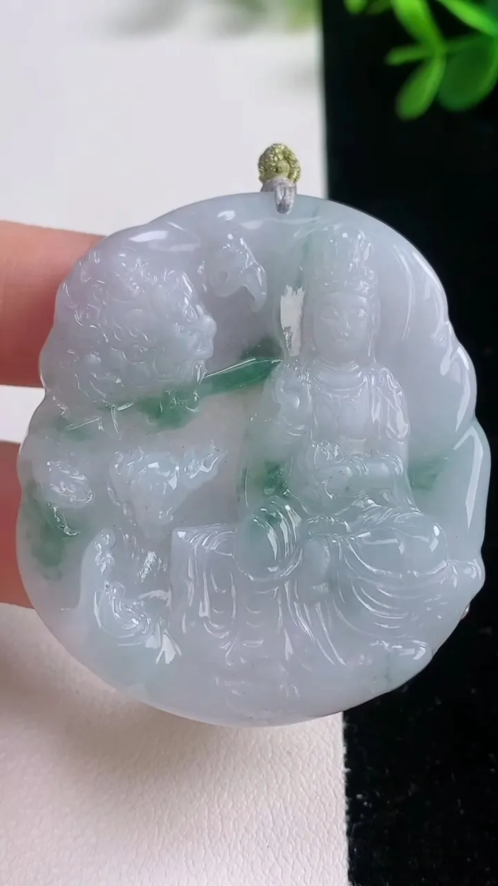 天然A货翡翠飘花文殊菩萨吊坠，尺寸49.8-43.8-5.5，重量:25.11g
12月21日