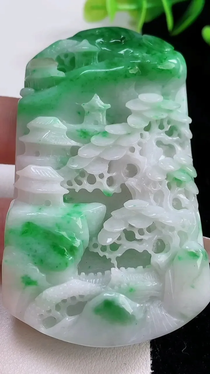 天然A货翡翠山水牌吊坠，尺寸74.3-45.7-13.2，重:96.15g
12月21日