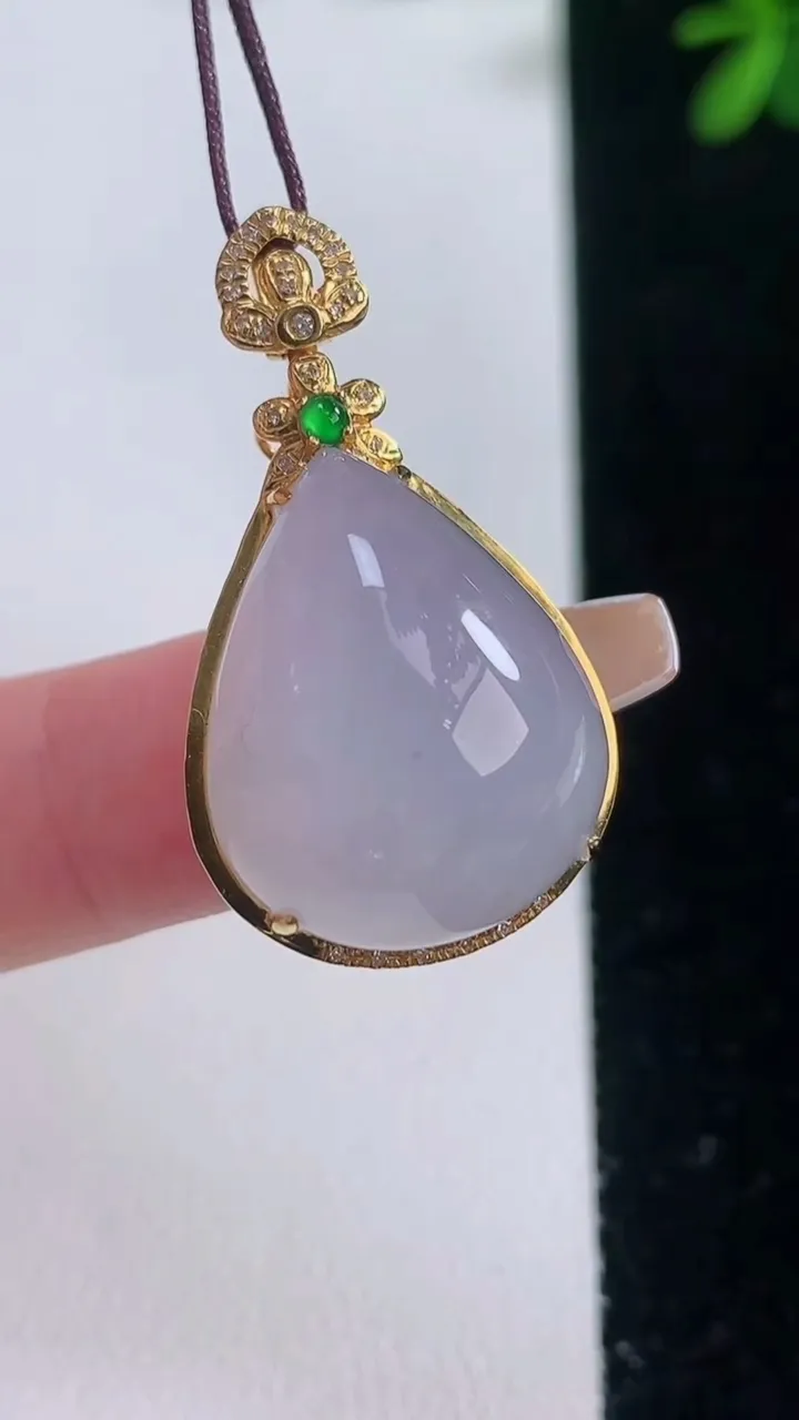 天然A货翡翠18K金紫罗兰水滴吊坠，尺寸32.8-18.7-12.7，裸石21.2-16.7重量:8.24g
12月21日