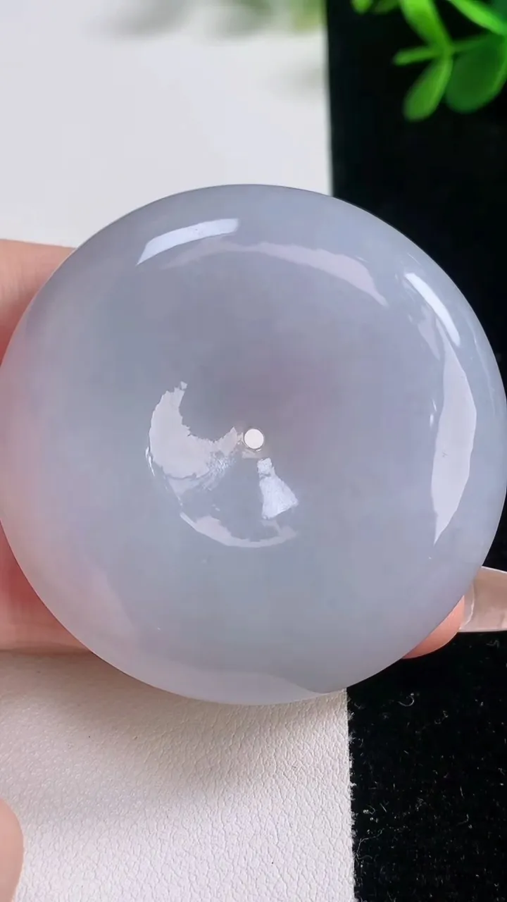 天然A货翡翠紫罗兰平安扣吊坠，尺寸50.3-11.2，重量:62.28g
12月21日