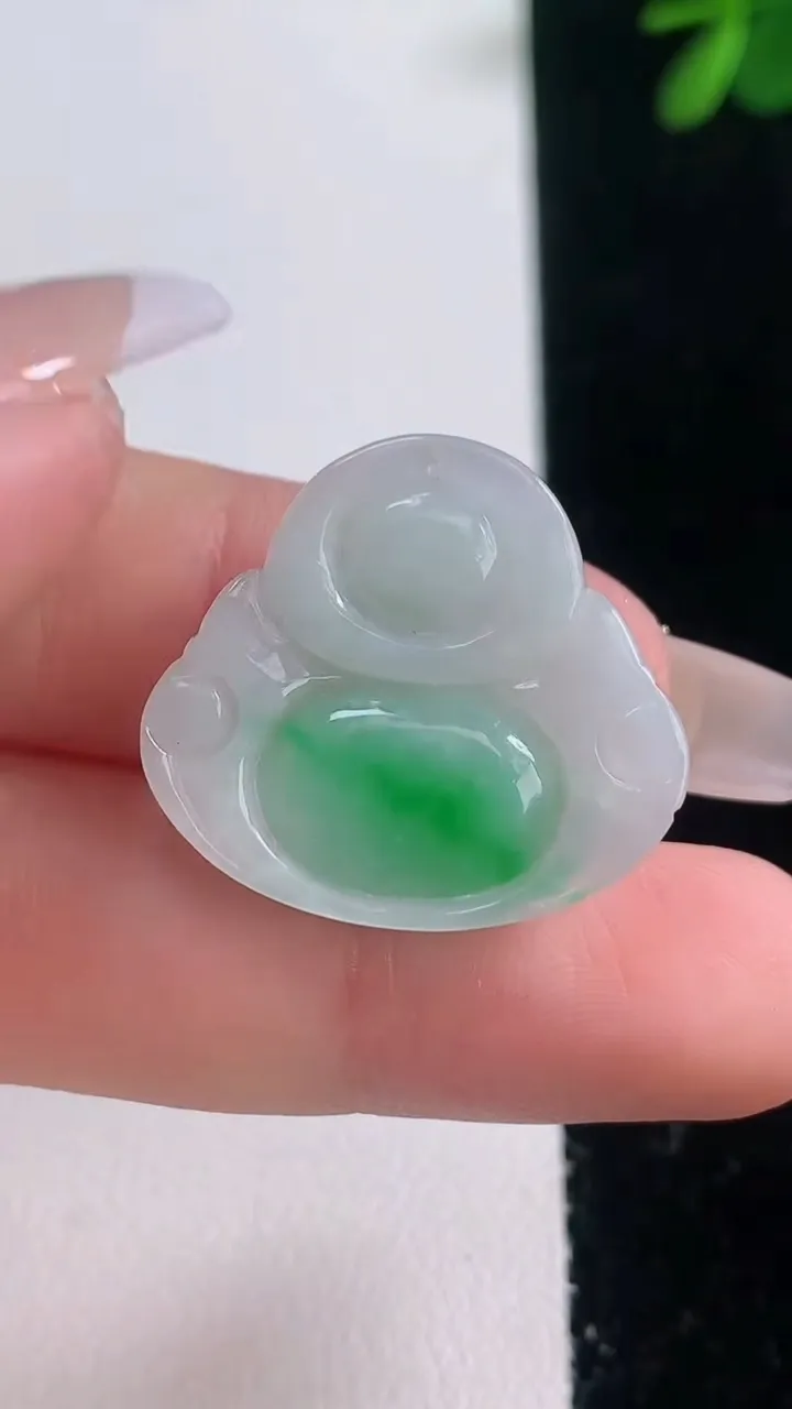 天然A货翡翠佛公吊坠，尺寸22.4-24.7-4.7，重量:3.99g
12月21日