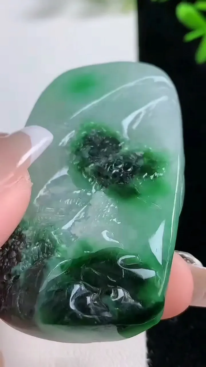 天然A货翡翠山水牌吊坠，尺寸61-35-10，重:55.38g
12月21日