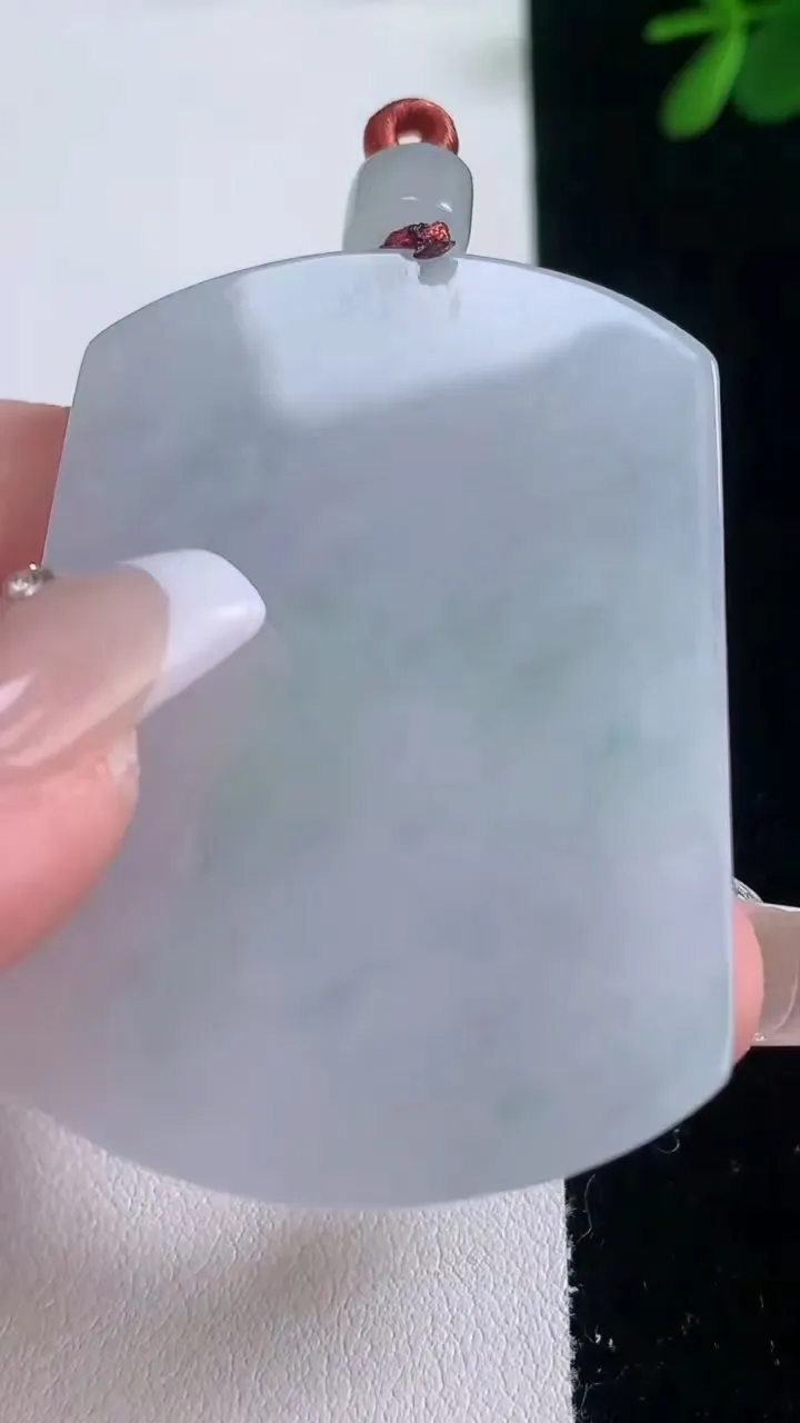 天然A货翡翠仿古无事牌吊坠，尺寸51-38-3.8，重量:22.40g
12月21日