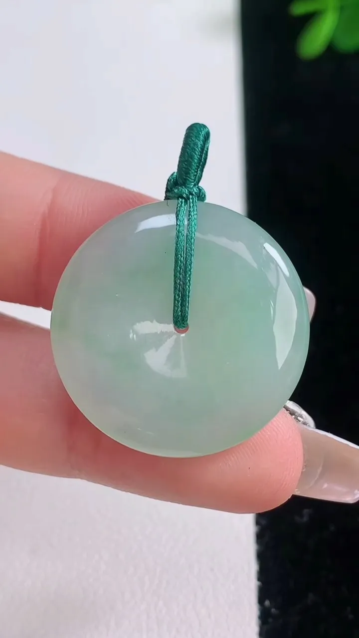 天然A货翡翠平安扣吊坠，尺寸26.4-5，重量:7.21g
12月21日