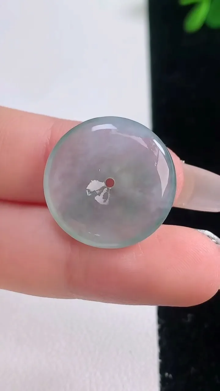 天然A货翡翠冰种飘花平安扣吊坠，尺寸21-4.5，重量:4.02g
12月21日