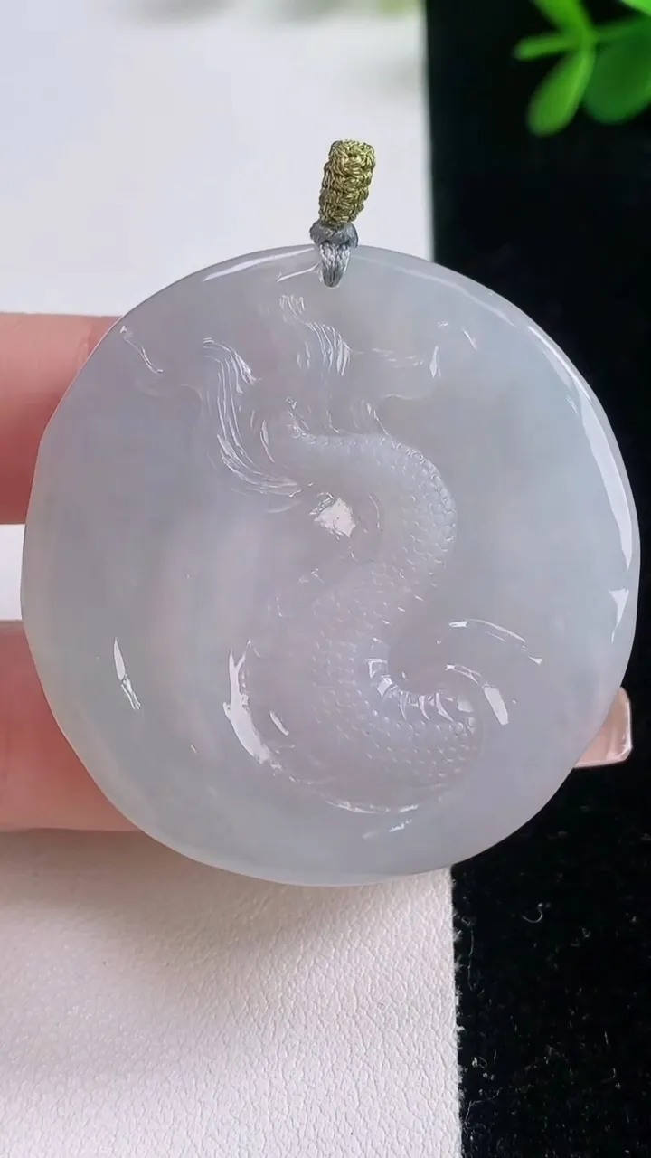 天然A货翡翠祥龙虚空藏菩萨吊坠，尺寸45-43.5-7.8，重量:26.64g
12月21日