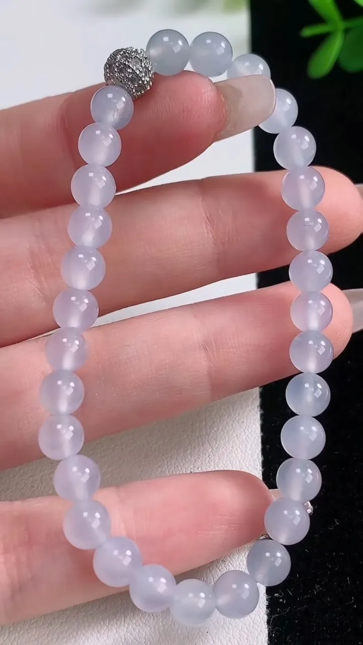 天然A货翡翠紫罗兰圆珠手串，尺寸5.4-30颗，重量:10.70g12月21日
工厂直销收藏佳品,种好水足，色泽均匀，有种有色，上手高大气！