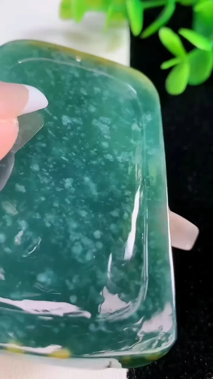 天然A货翡翠蓝水山水观音菩萨吊坠，尺寸61-50-9，重:65.09g
12月21日