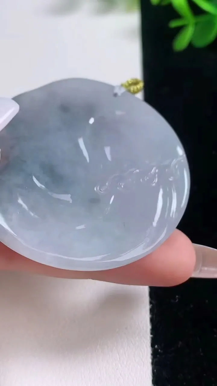 天然A货翡翠馗吊坠，尺寸50.2-48.4-7.2，重量:36.92g
12月21日