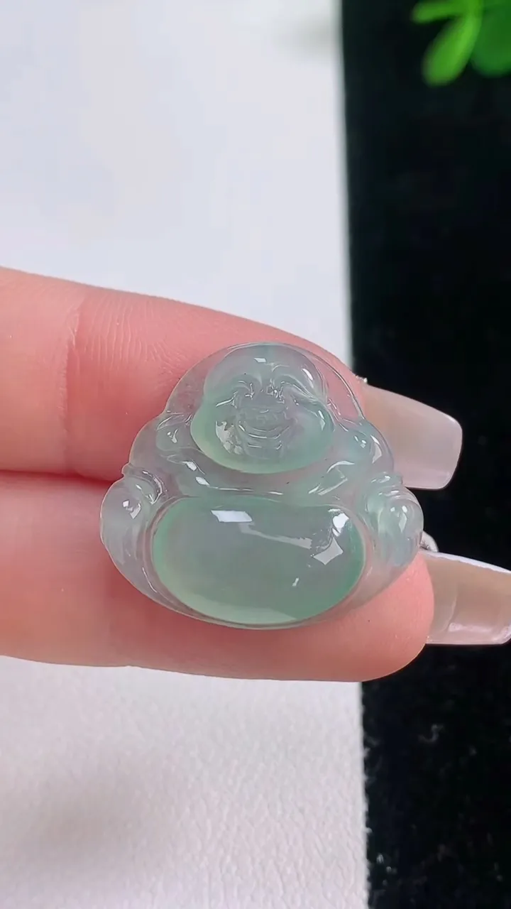 天然A货翡翠佛公吊坠，尺寸21.5-23.7-4.9，重量:3.43g
12月21日