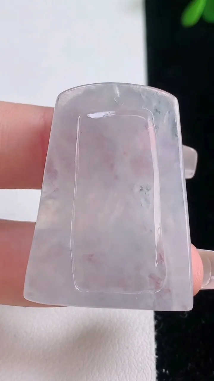 天然A货翡翠生肖虎吊坠，尺寸39.3-29.3-5，重量:12.18g
12月21日