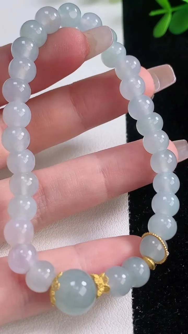 天然A货翡翠飘花圆珠手串，尺寸7.3-5.8-10.5-30颗，重量:20.20g12月21日
工厂直销收藏佳品,种好水足，色泽均匀，有种有色，上手高大气！