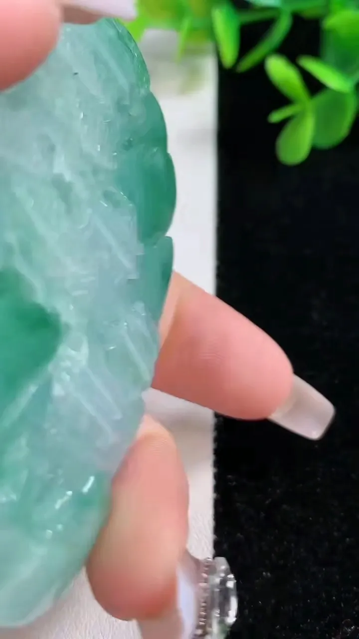 天然A货翡翠山水牌吊坠，尺寸73-49-15，重:99.74g
12月21日